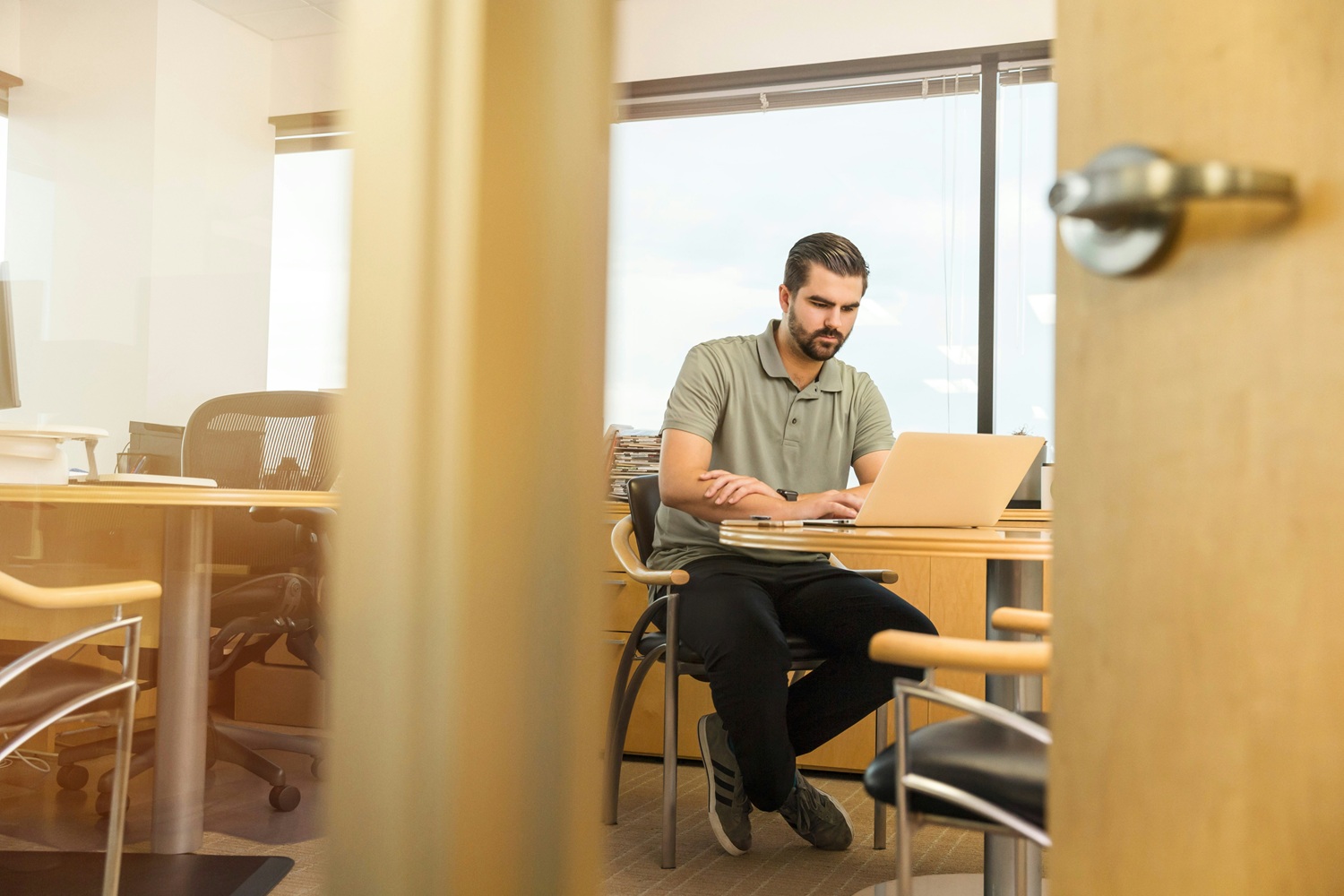 UK Visa Dependant Working in Office