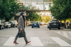 Sikh businessman crossing a city street